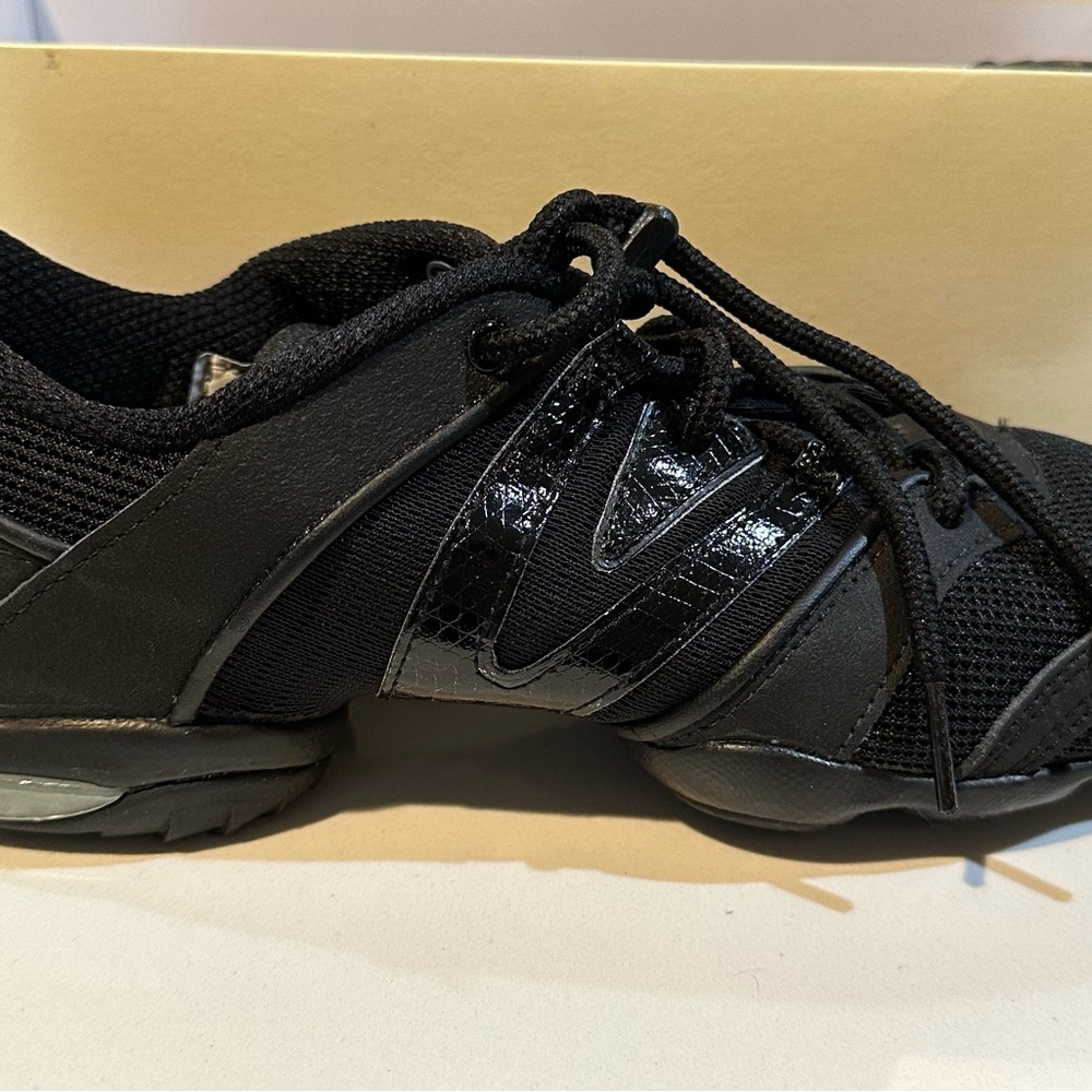 Bloch evolution dance sneakers